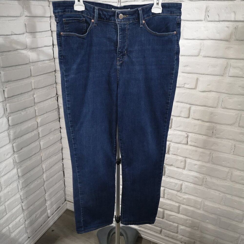 Signature Levi Strauss Ladies Medium Wash Shaping High Rise Straight Blue Jeans